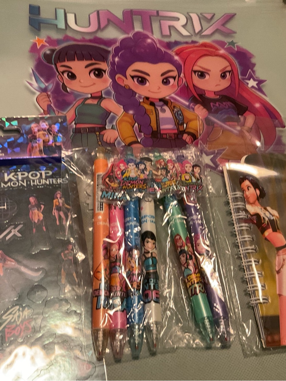 Bundle Huntrix K-Pop Monster Hunters Pen & Sticker Set New